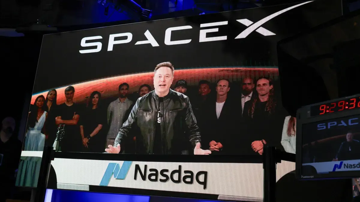 Elon Musk deja de ser billonario, por ahora: caída del precio de las acciones de SpaceX impacta su fortuna