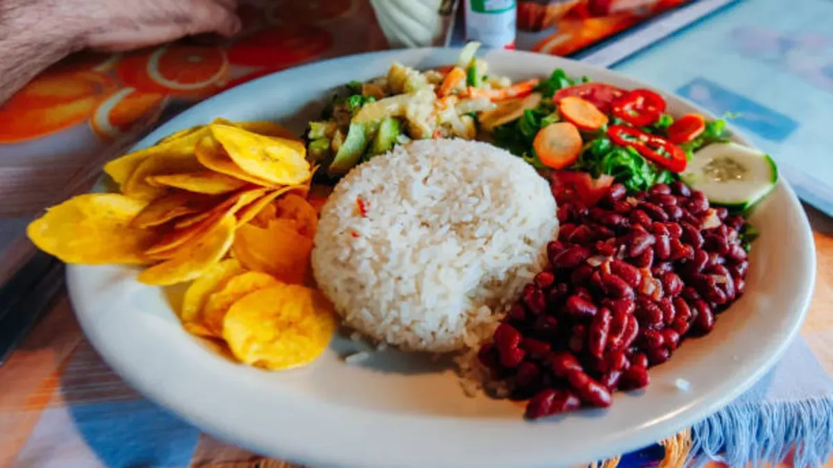 El corrientazo subió de precio y se acerca a los .000: papa y carne, los alimentos que más presionan