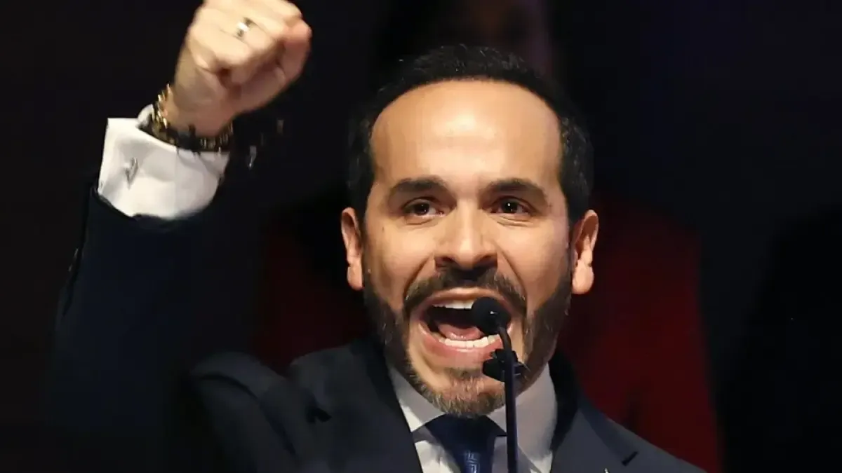 De La Espriella podrá aparecer caminando entre cuerpos de bajas en combate, tras ganar tutela en primera instancia