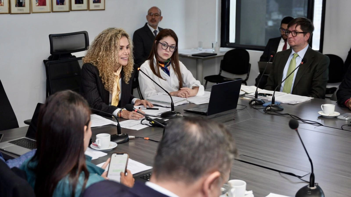 Gobierno reúne a empresarios y sindicatos para avanzar en la discusión del salario mínimo 2027