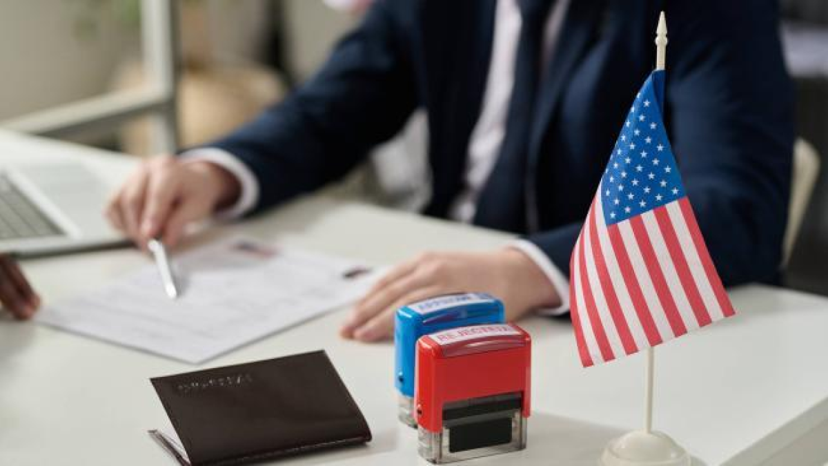 US Unemployment Rate Fell to 3.7% in November