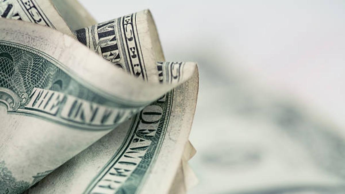 Dollar today in Colombia opens lower but remains firm above $3,630 amid mixed market signals