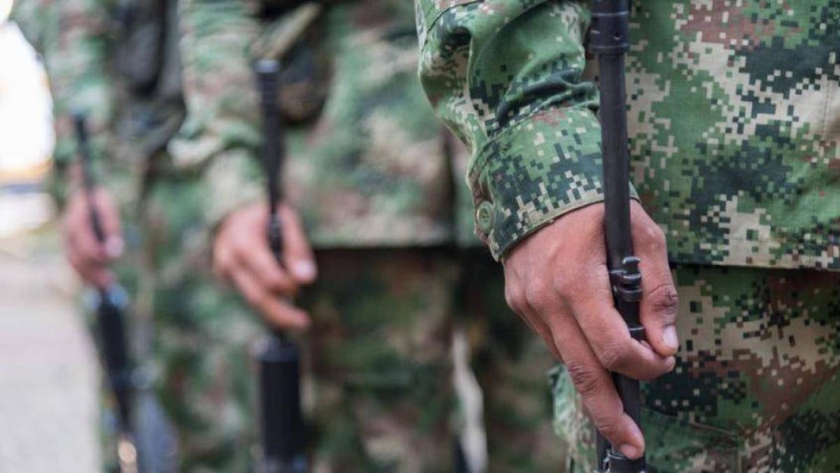 Los millonarios contratos del Ejército que hoy tienen obras frenadas y pagos bajo sospecha en Tolemaida

Una piscina olímpica sería el centro de la discordia en esta oportunidad, además de alojamientos y aulas militares.

Detalles ⬇️