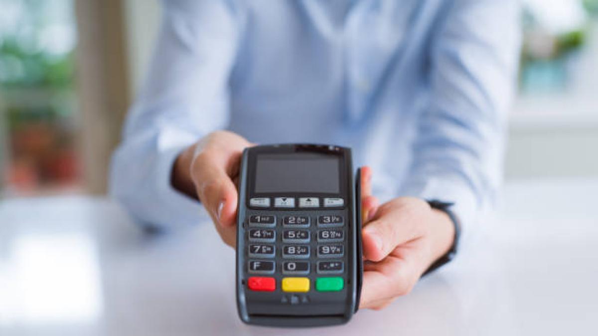 Les commissions ne devraient plus être facturées lors des paiements par terminal de paiement : Bogotá supprime la retenue de l'ICA pour les petits commerces