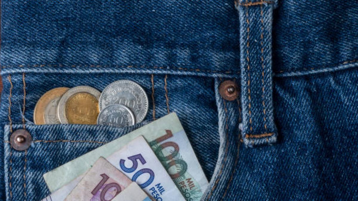 #PortafolioRecomienda Menor uso del efectivo cambiará a fondo el sistema financiero en Colombia

@Asobancaria dice que debe avanzarse en ciberseguridad, educación financiera y trabajo en zonas rurales.

Más información