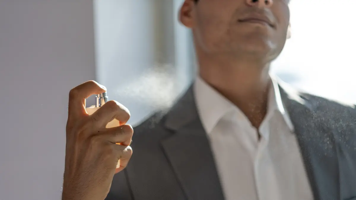 ¿Por qué las celebridades están dejando los perfumes comerciales y migrando al lujo de autor?