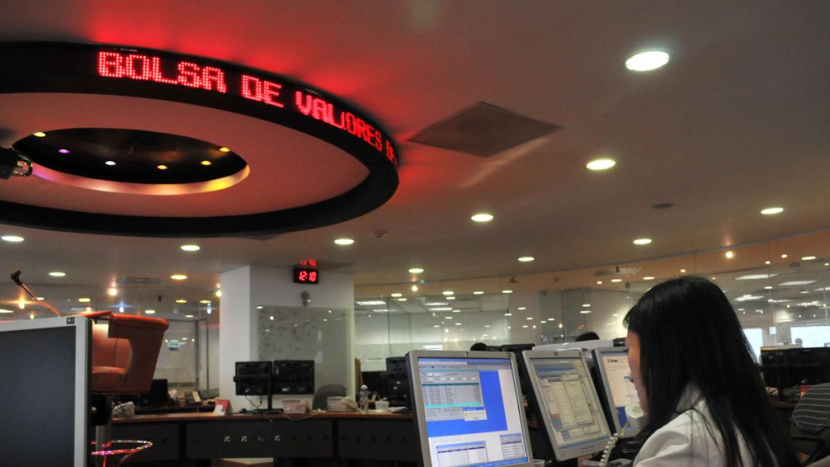 Acciones de empresas colombianas se mantienen al alza dos días después de la primera vuelta presidencial

El índice COLCAP registra nuevamente un comportamiento de aumento, llegando al 1,16%.

Detalles ⬇️