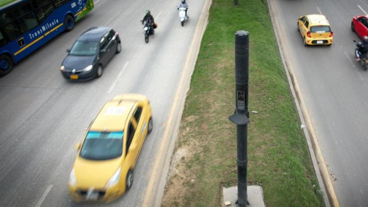 Estas son las diez vías de Bogotá donde más riesgo tiene de recibir una fotomulta: cuánto le puede costar