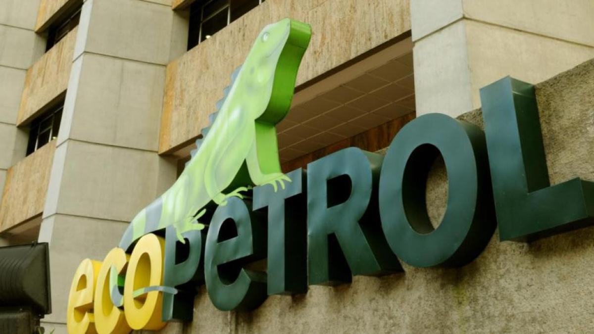 Fitch bajó calificación crediticia de Ecopetrol a BB con perspectiva 'estable' tras el ajuste a la baja a Colombia
