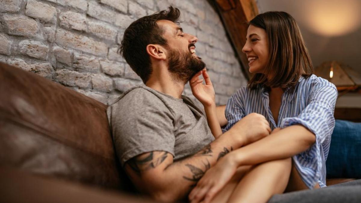 Cinco claves para entender el debate sobre por qué ya no está de moda tener novio. 

Una columna de Vogue (@vogue ) desató el debate sobre por qué muchas mujeres prefieren la soltería o la discreción amorosa.

Detalles. ⬇