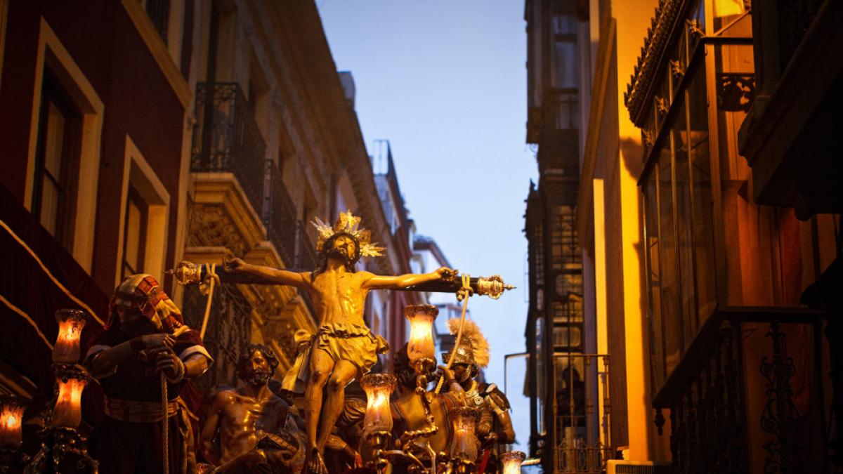 Monday of Holy Week prayer March 30: start Holy Week commemorating the anointing