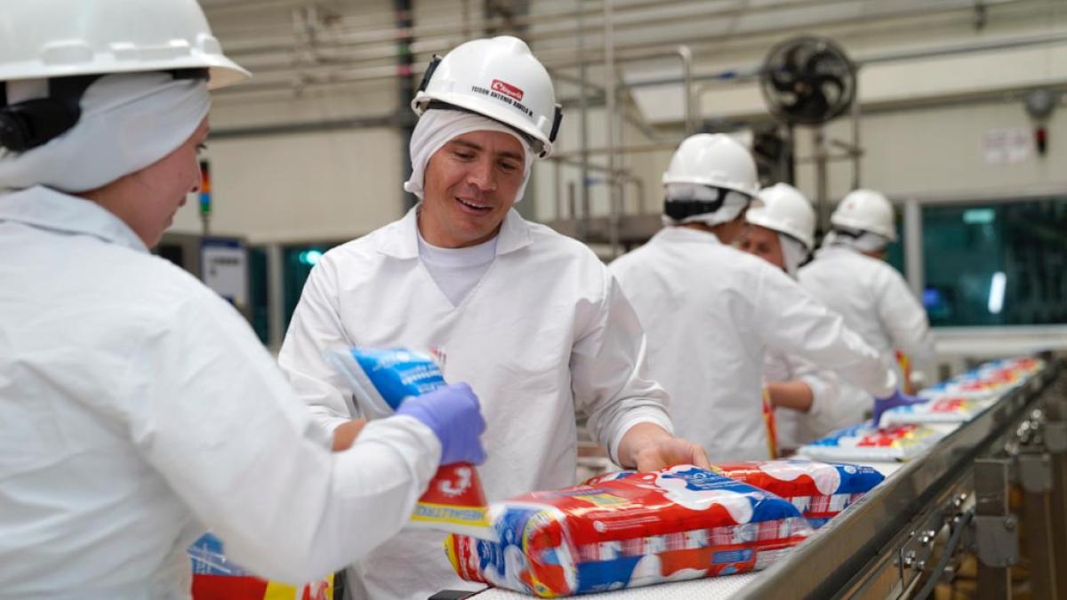 Alquería Measures Poverty in Its Operations: How Its Producers, Distributors, and Recyclers Live