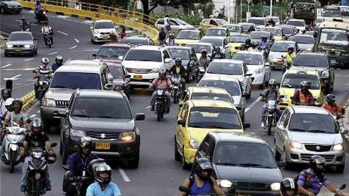 Secretaría de Hacienda (@HaciendaBogota) refuerza estrategia digital para aumentar recaudo del impuesto de vehículos en 2026

Medida busca facilitar cumplimiento tributario de más de 2,4 millones de vehículos obligados en la ciudad.

Detalles ⬇