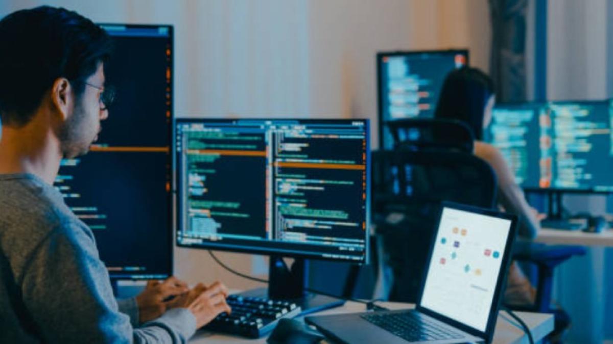 Las carreras con más demanda laboral en Colombia para 2025, según Eseit