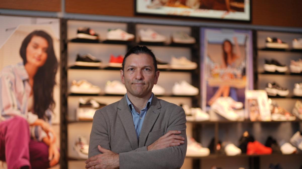 Megatienda y patrocinio de fútbol, las novedades que trae Skechers