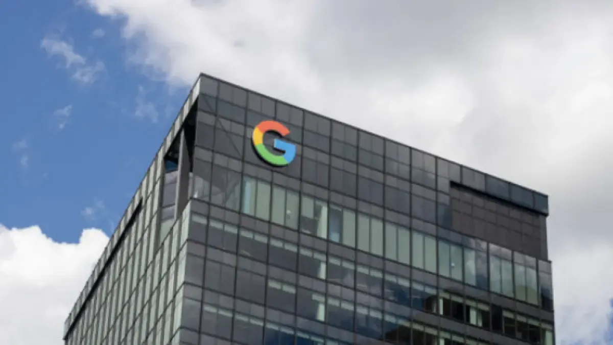 Matriz de Google busca recaudar hasta US$80.000 millones para acelerar su expansión en inteligencia artificial

La operación llega en un momento en el que Alphabet ha venido elevando su gasto en inversiones.

Detalles ⬇️