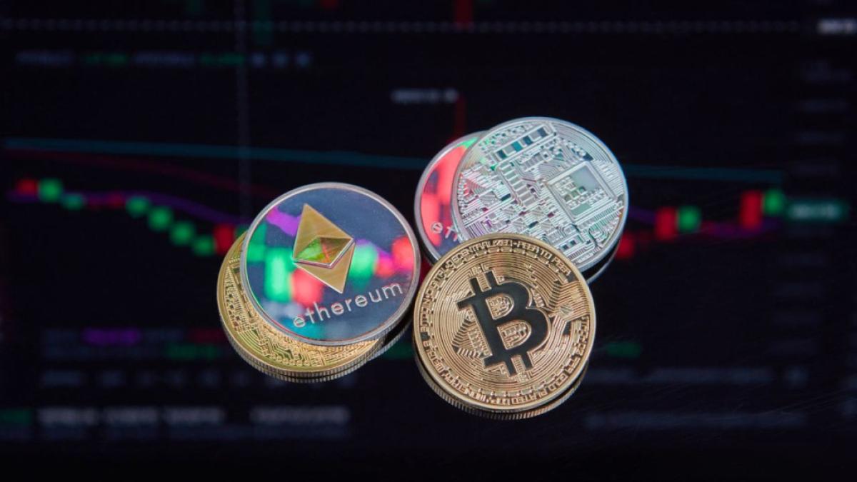 Es recomendable invertir en criptomonedas? Esto dice la inteligencia  artificial