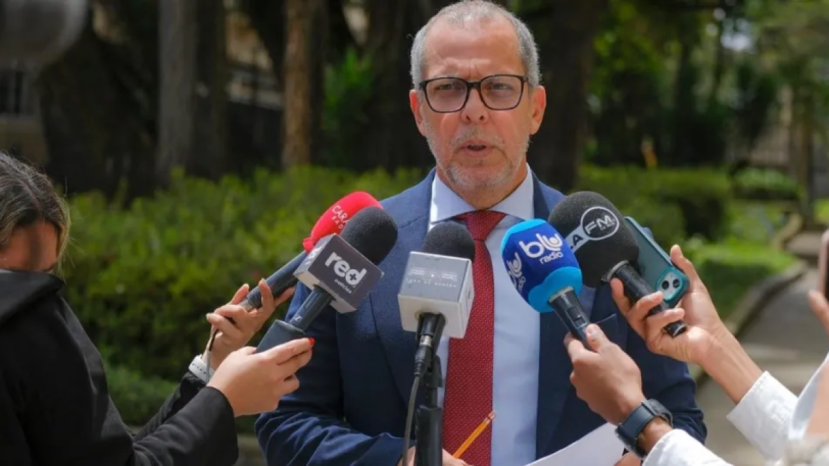 Cover image for Procuraduría suspende a Alfredo Saade como embajador en Brasil, por presunta participación en política