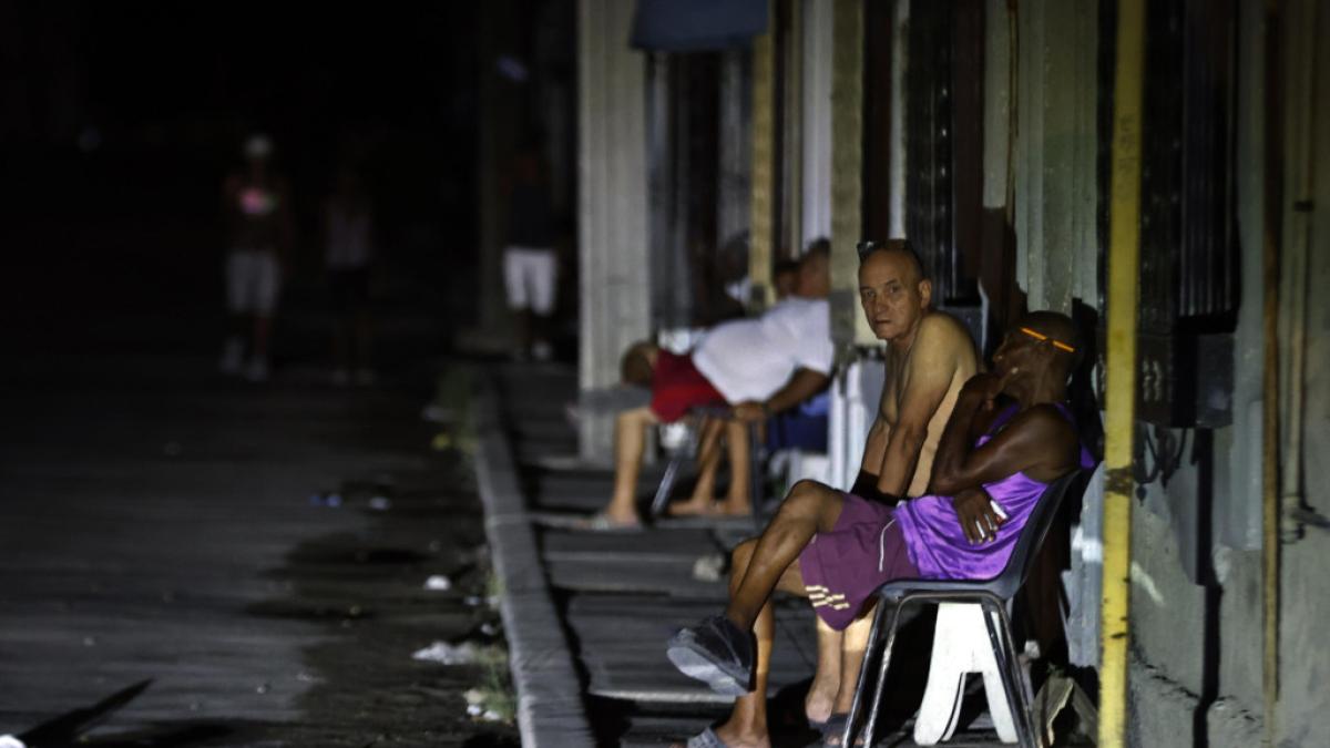 Cuba restablece red eléctrica tras apagón nacional pero mantiene cortes masivos
