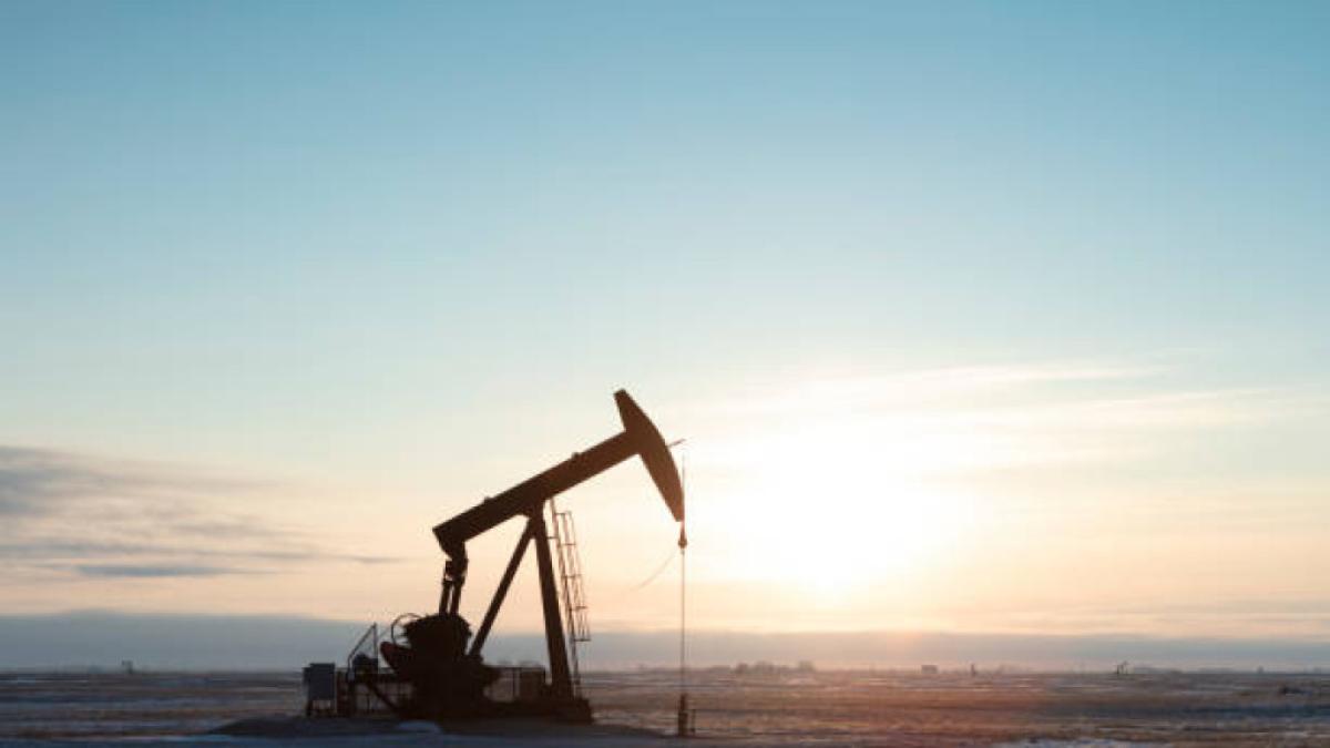 Petróleo sube tras nuevos ataques de Estados Unidos contra objetivos militares en Irán