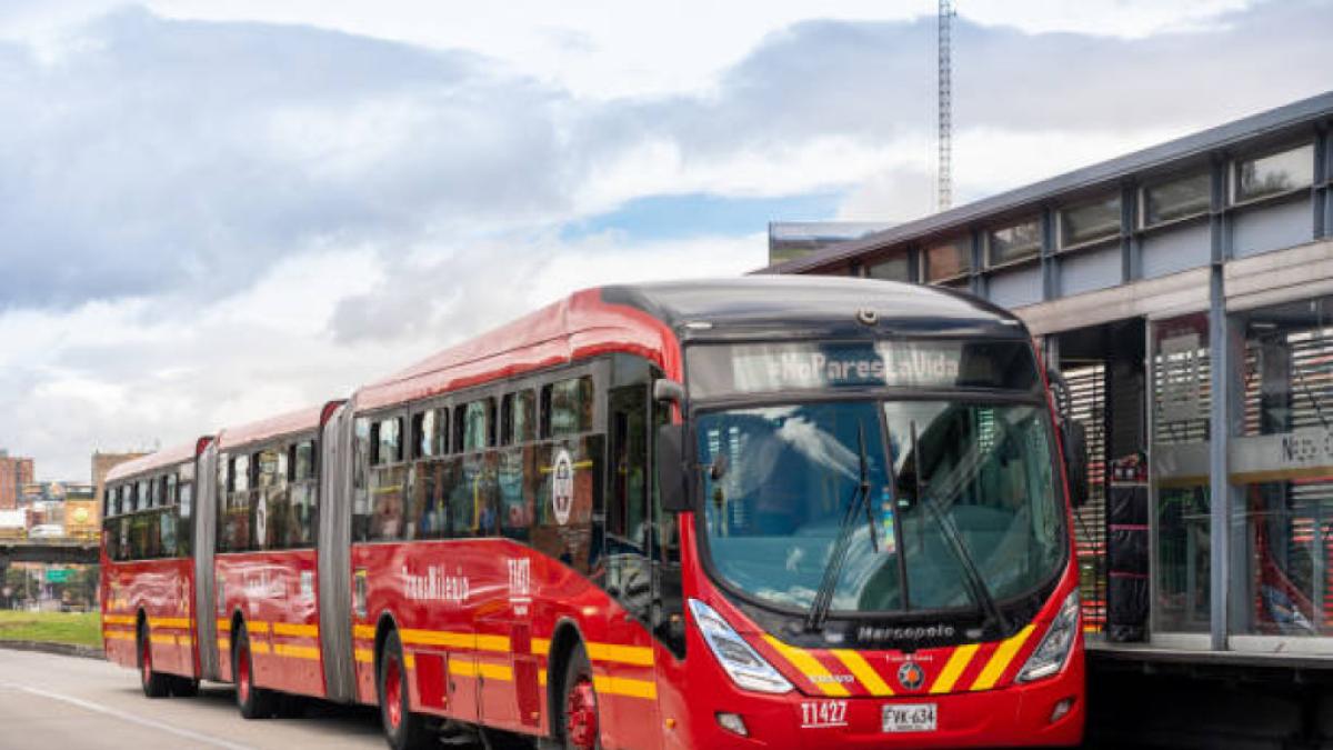 Firman convenio para estructurar ampliación de la calle 80 y extensión de TransMilenio (@TransMilenio) hasta Siberia: ¿cómo será?

La Región Metropolitana y la IFC del Banco Mundial invertirán más de $13.000 millones en los estudios.

Detalles. ⬇