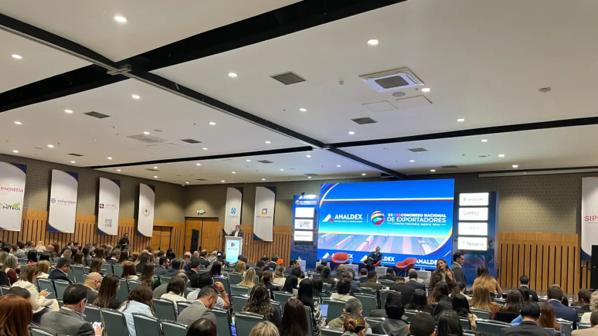 Analdex (@AnaldexColombia) advierte: salir de la Comunidad Andina para entrar a Mercosur (@mercosur) le saldría muy caro a Colombia

La asociación advierte que abandonar tendría un alto costo jurídico, comercial y diplomático para el país.

Detalles ⬇