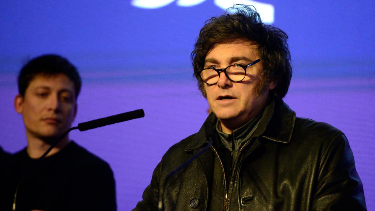 Mercados celebran victoria electoral del partido de Milei (@JMilei ) en legislativas en Argentina. 

En la Bolsa de Buenos Aires algunos papeles superaron el 30% de alza este lunes respecto al viernes, en un clima de jolgorio financiero.

Detalles. ⬇