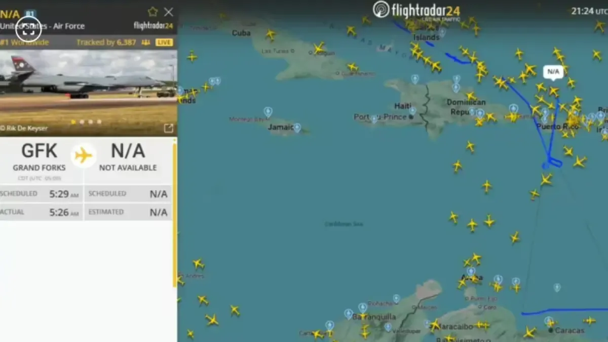 Bombarderos de EE. UU. B-1B sobrevolaron costa de Venezuela, según rastreador de vuelo. 

Estados Unidos también ha ordenado al grupo de ataque del portaaviones USS Gerald R. Ford que se dirija a América Latina.

Detalles. ⬇