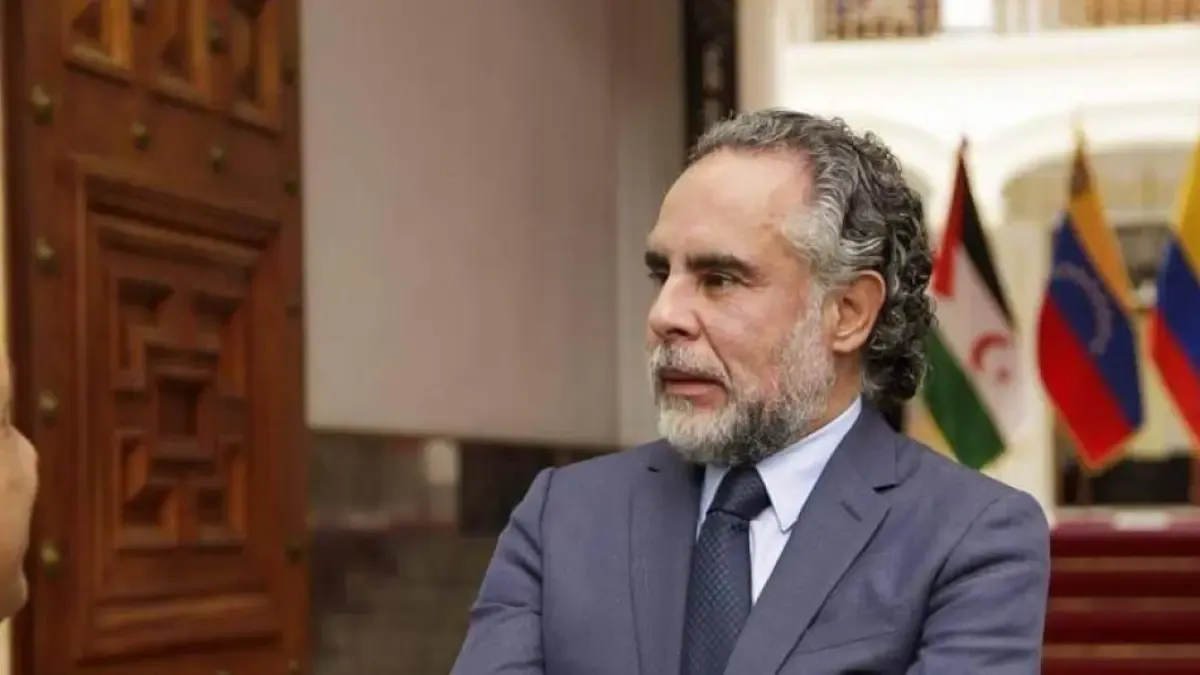 Qué se sabe de los dos drones que habrían sobrevolado la vivienda del @MinInterior, @AABenedetti 

El funcionario dijo que denunció a dos presuntos sospechosos señalados del hecho.

Lea también