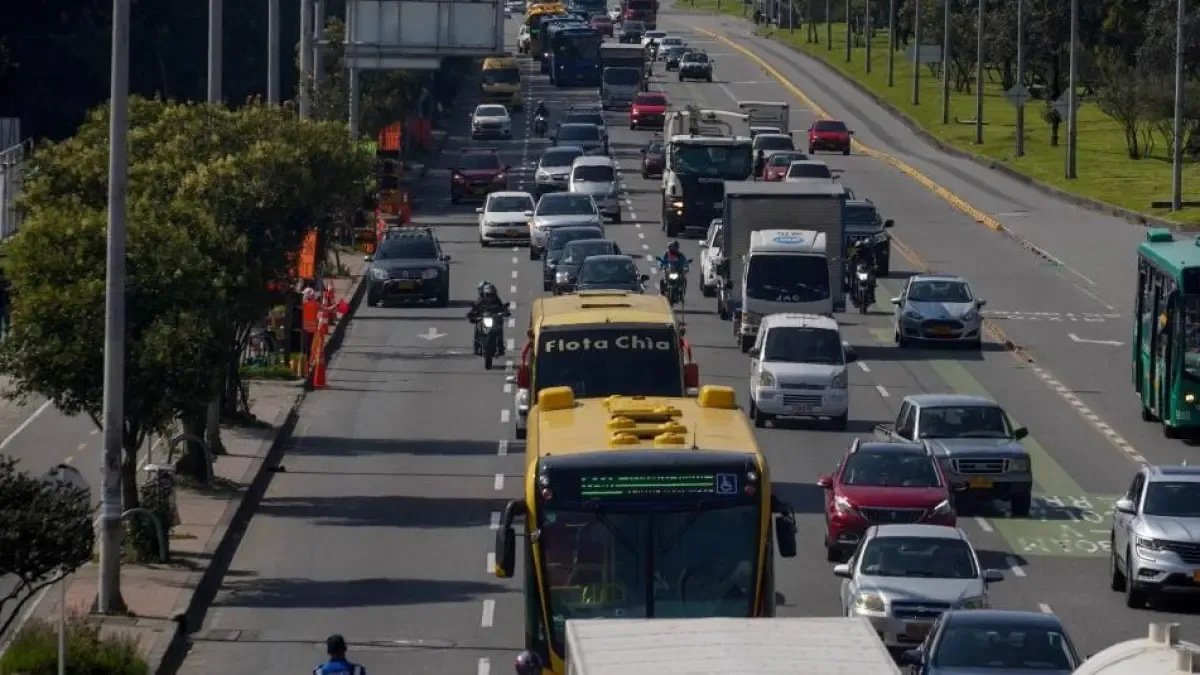 Muertes por accidentes de tránsito en Bogotá bajaron un 75% en el puente de Halloween, dice el Distrito. 

La Secretaría de Movilidad entregó el balance de la medida de restricción de motocicleta para estas fechas.

Detalles. ⬇