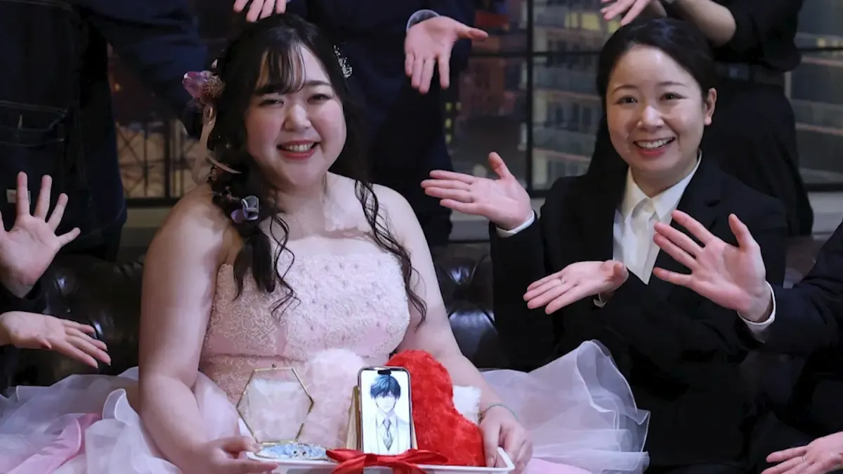 'Estar con una persona no me hacía sentir positiva': la boda entre una mujer y un 'chatbot' que reabre el debate