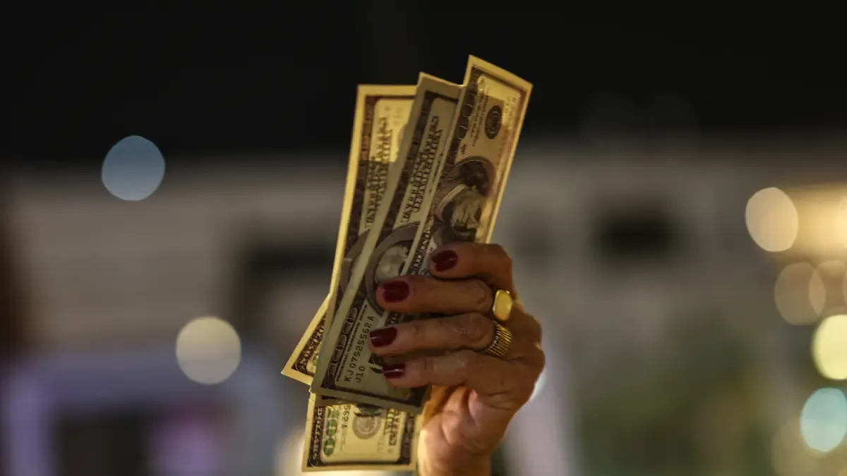 El precio del dólar en Colombia perdió en la semana más de 100 pesos y sigue por debajo de los 3.800 pesos
