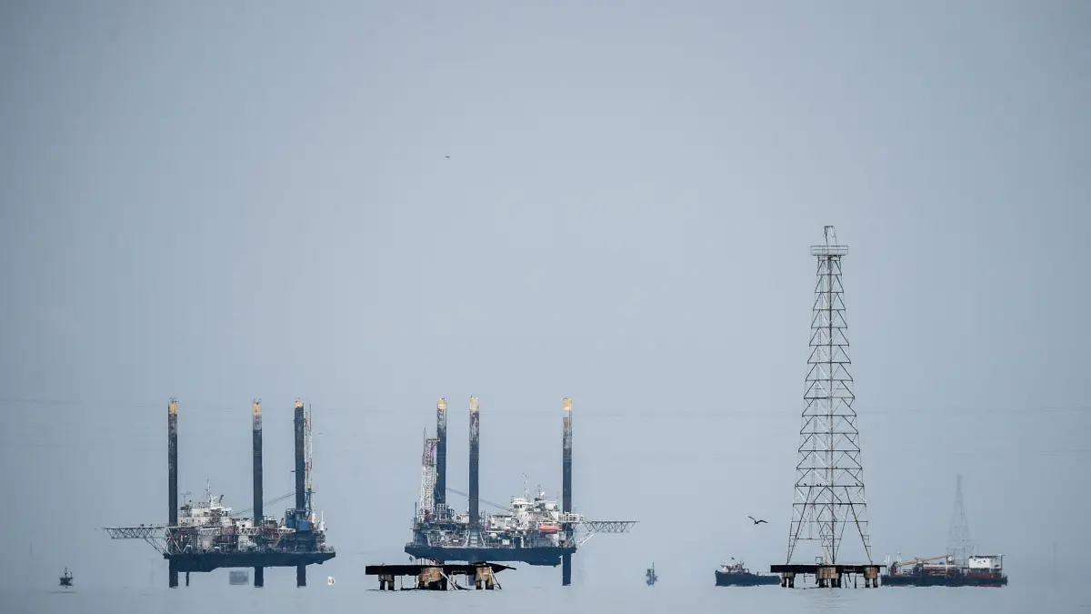 El precio del barril de petróleo en 2026 estaría entre 55 y 60 dólares: qué afectaría el valor del crudo