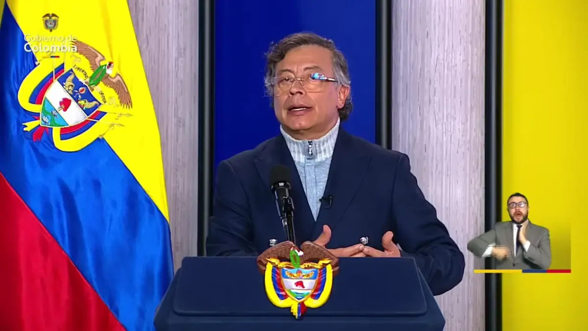 Petro afirma que la emergencia económica es un 'impuesto a los más ricos' y que bajaron las tasas para la deuda