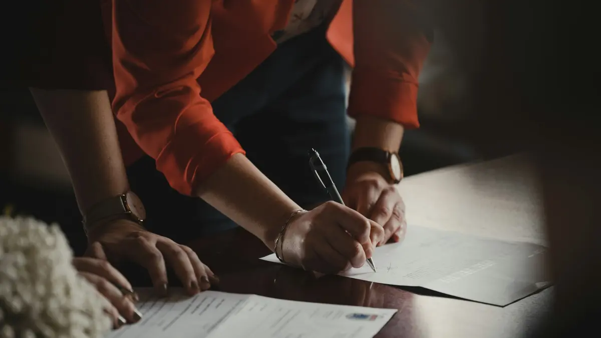 ¿Cómo afecta el nuevo festivo del 9 de julio a la contratación estatal en Colombia?