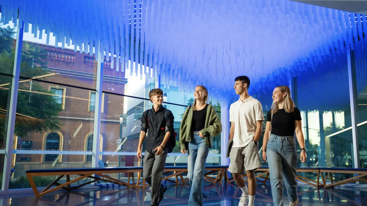 Adelaide University abre convocatoria 2026 con becas de hasta 50% para estudiantes colombianos