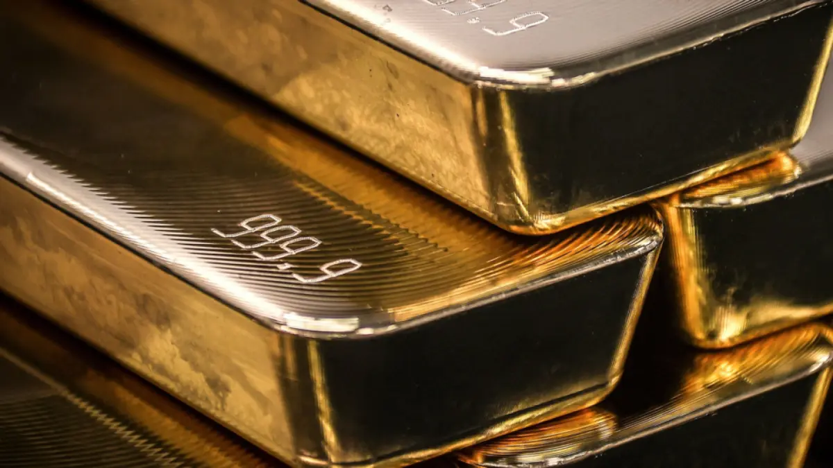 El precio del oro se acerca a los 5.600 dólares la onza tras amenazas de Trump contra Irán