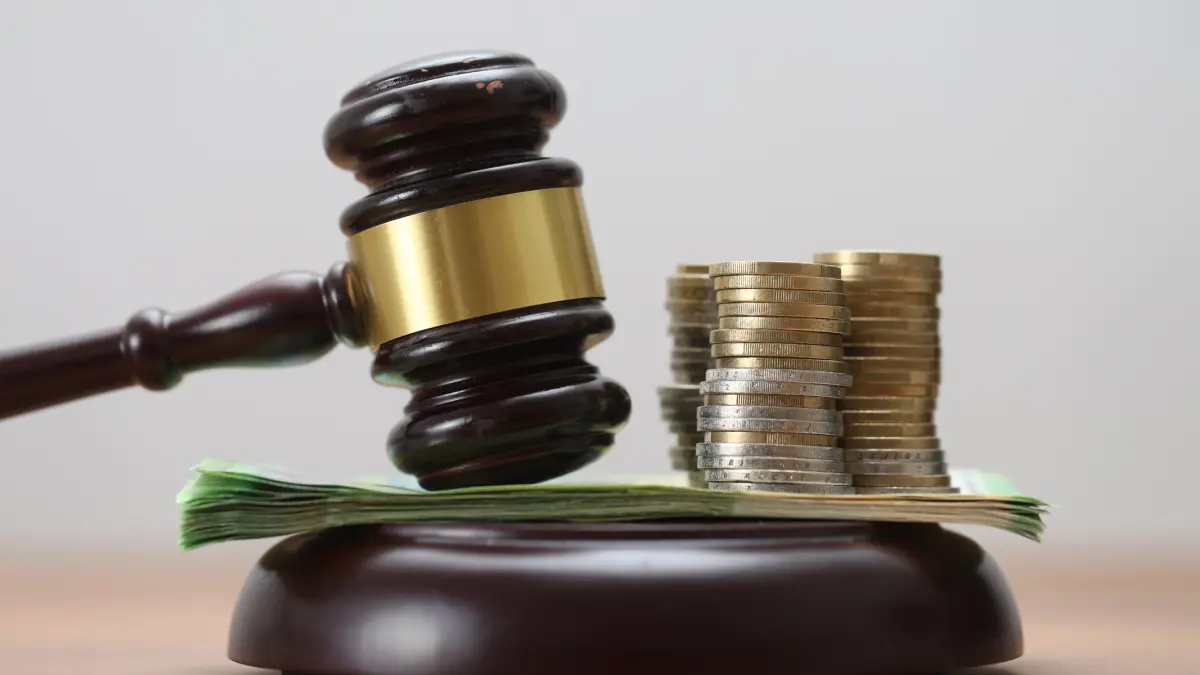 Sixteen lawsuits underway before the Council of State threaten to halt the minimum wage increase