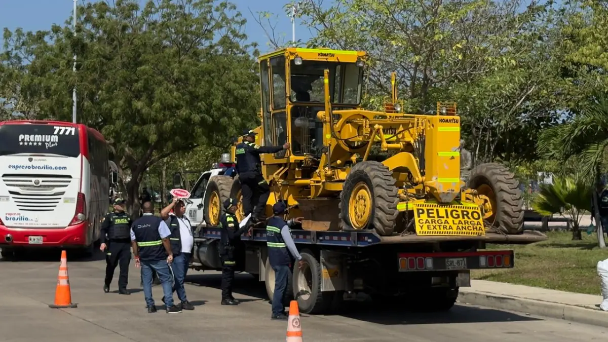DIAN seized more than $11 billion in yellow machinery and cell phones in Bogotá and Cartagena