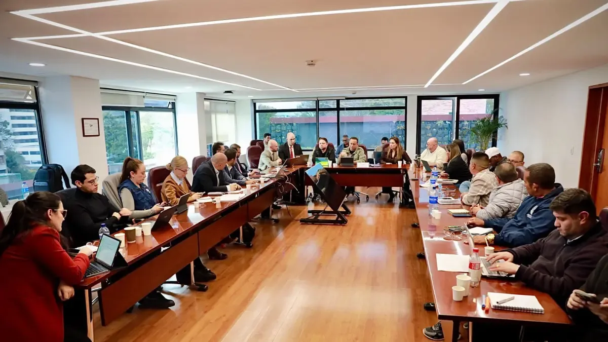 Gobierno radicará proyecto de decreto para acelerar la reparación colectiva de sindicatos con nuevos lineamientos

La iniciativa define criterios para el Plan Integral de Reparación Colectiva con mayor coordinación estatal.

Amplíe aquí