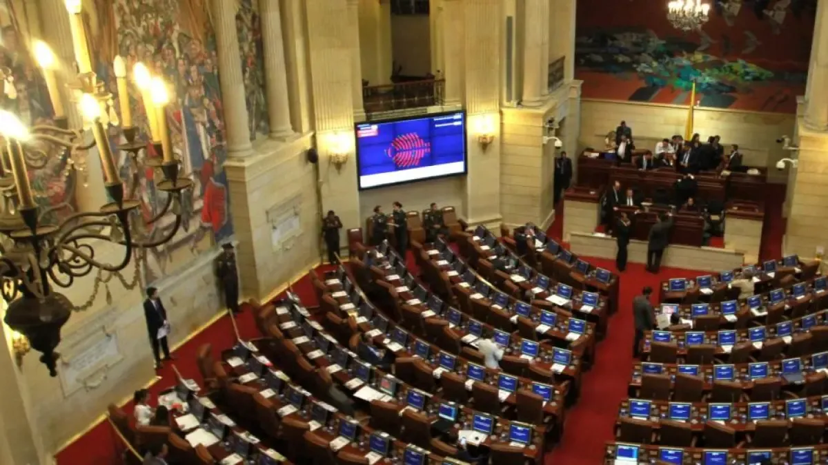 Posible suspensión del presidente Petro (@petrogustavo) desa