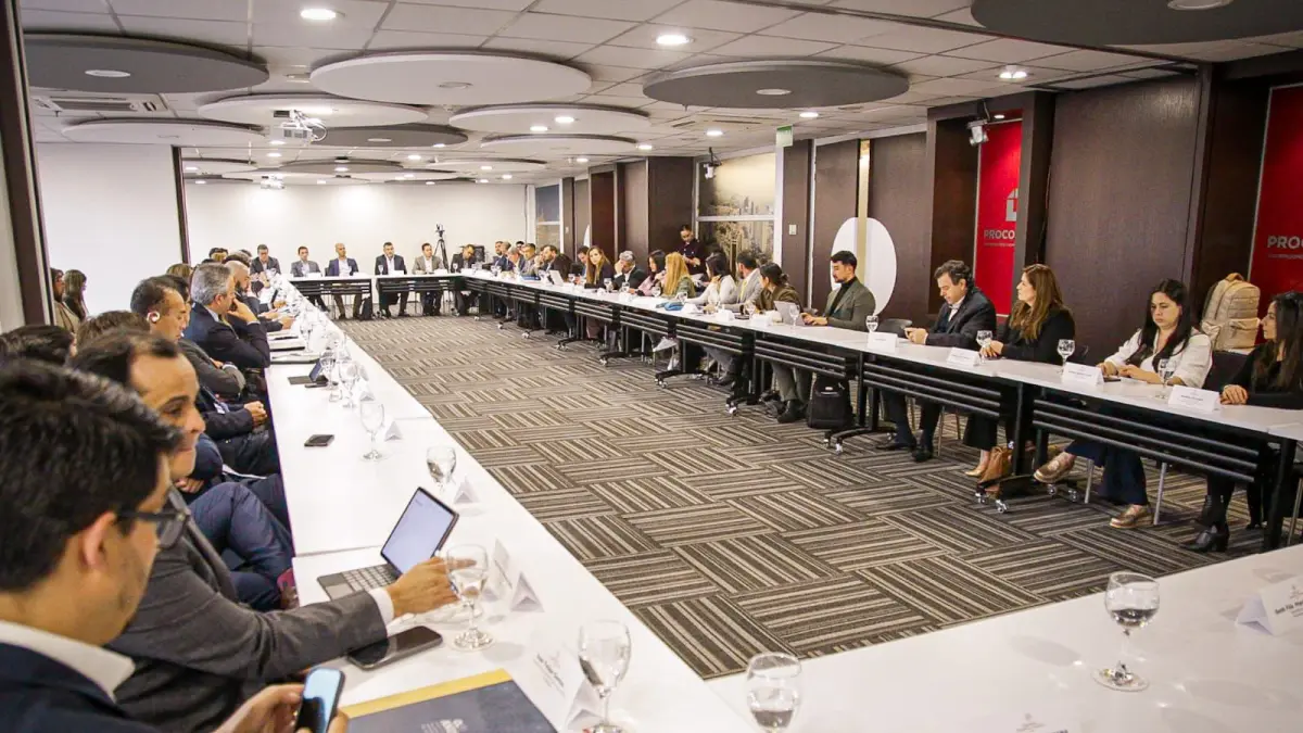 Government analyzes measures for exporters facing Ecuador's 50% tax on Colombian products