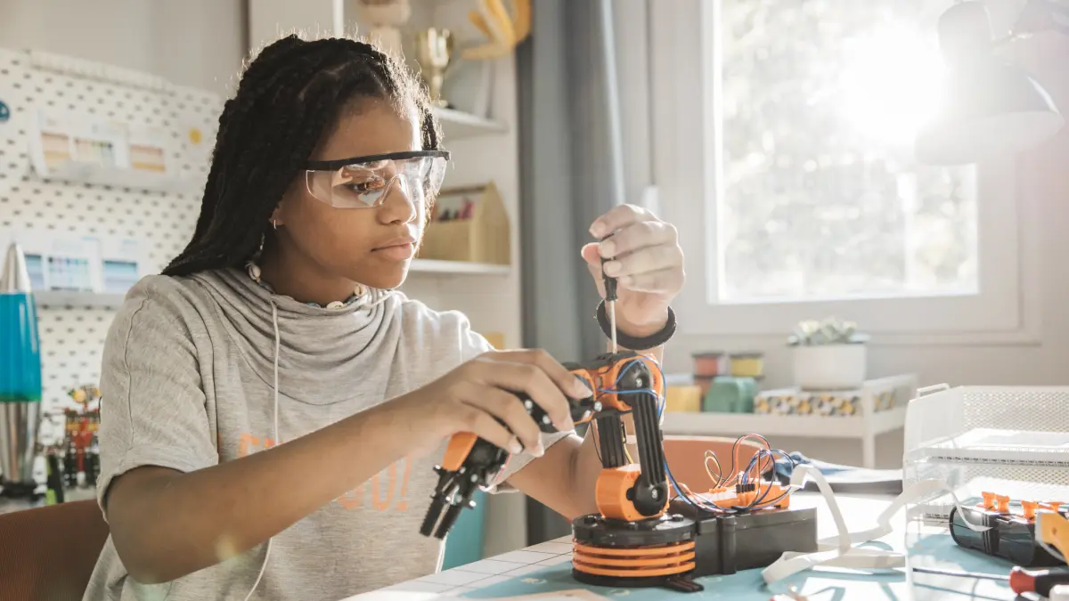 Mujeres viven más años, pero pasan 25% más tiempo enfermas y fuera de plena productividad laboral