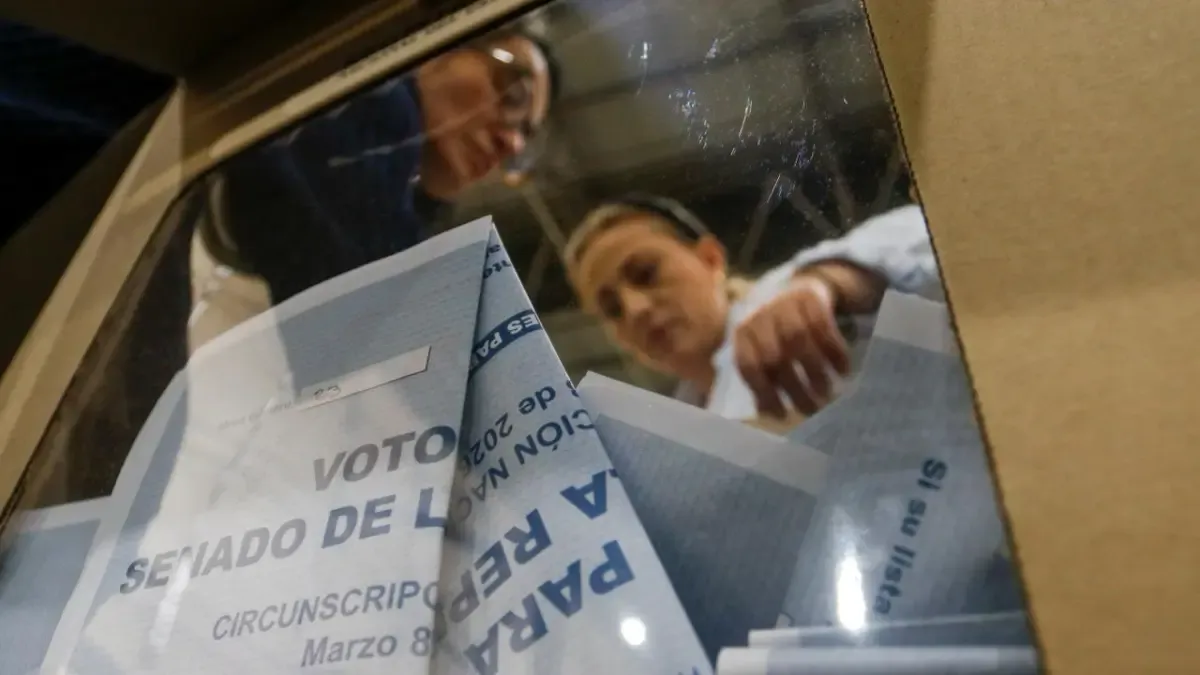 ¿Cuál es la multa por no presentarse como jurado de votación en las elecciones presidenciales?

La normatividad establece sanciones específicas para quienes no cumplan con este deber ciudadano sin justa causa.

Detalles ⬇️