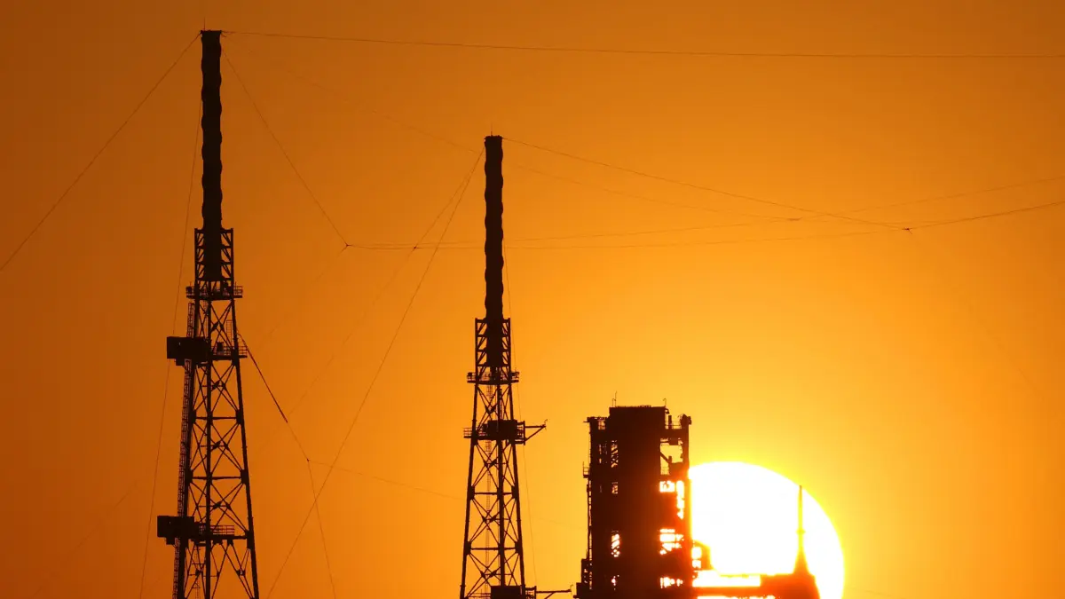 ¿La Nasa (@NASA ) vuelve a la Luna? Anuncian ambicioso plan de 20.000 millones para regresar en 2028. 

La estrategia contará con el aporte de empresas como SpaceX o Blue Origin y otras agencias espaciales.

Detalles. ⬇