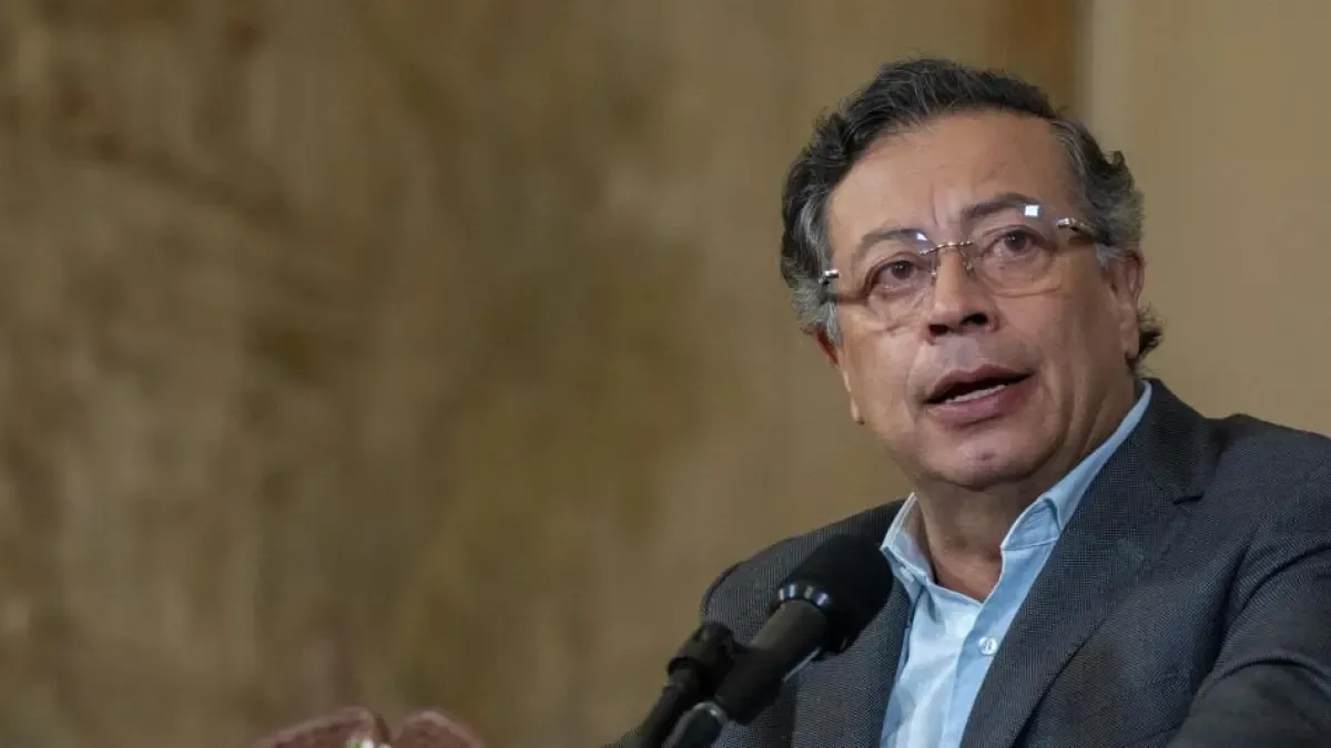 Colombia saldrá del sistema de arbitraje internacional de inversión, según confirmó el presidente Gustavo Petro. (@petrogustavo ) 

Según explicó, el país tiene comprometidos cerca de $52 billones en procesos dentro de este esquema.

Detalles. ⬇