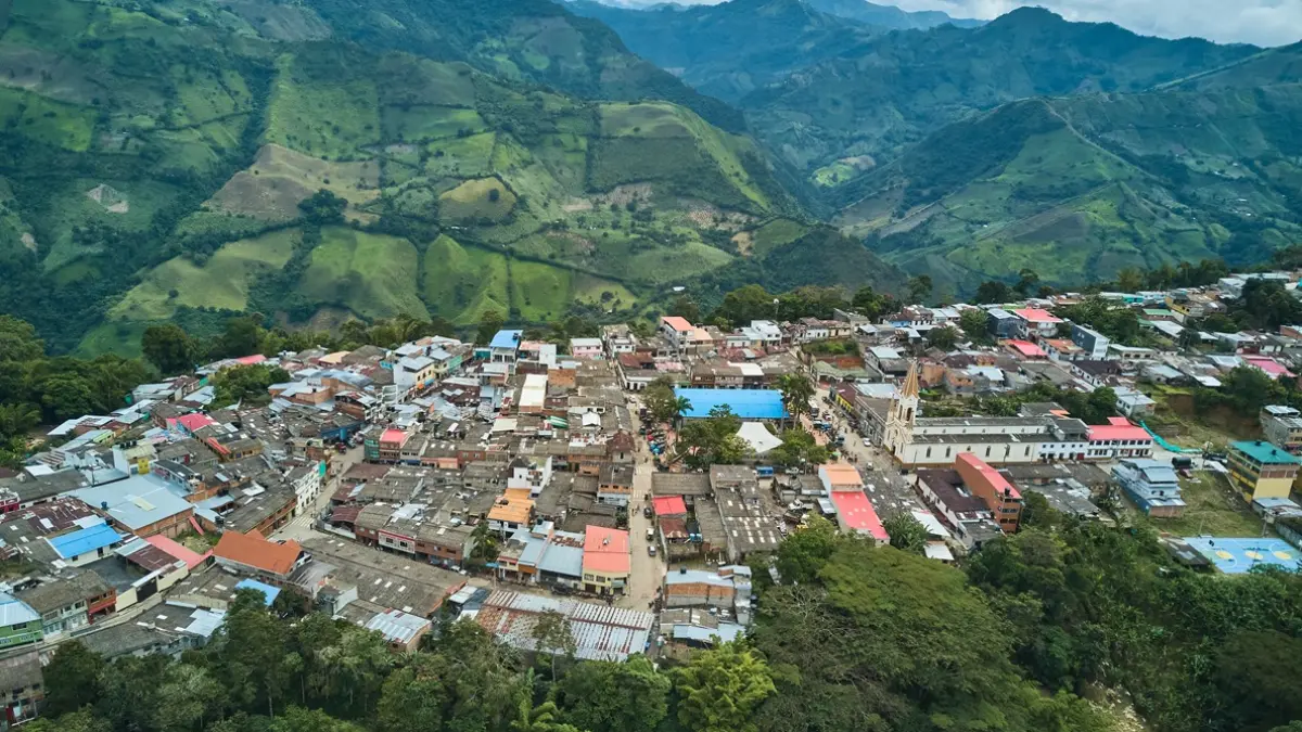 Aliados El Tiempo: El déficit de vivienda en el país afecta a cerca del 60% de los hogares rurales

Haga clic y descubra cuál es el panorama en Cundinamarca (@Compensar_info)

Detalles  ⬇️