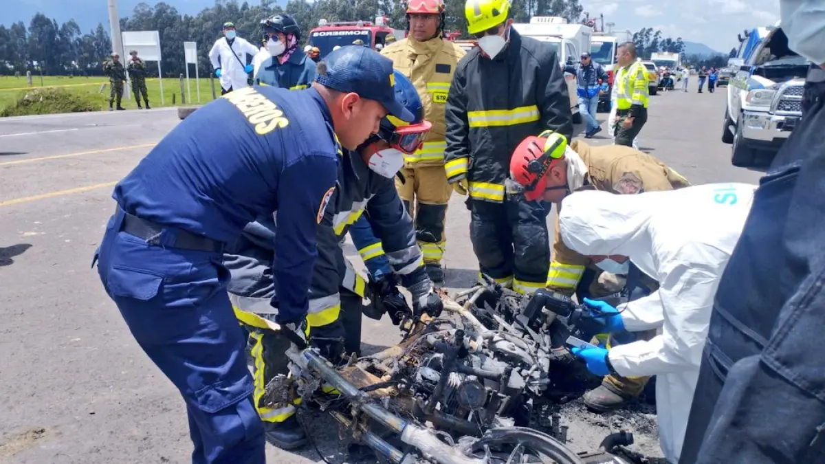 Anuncian cierres en la vía Zipaquirá - Ubaté tras el accidente que deja cinco personas muertas y 19 heridos

Mientras se restablecen las condiciones de seguridad en la vía afectada, se recomienda utilizar vías alternas.

Detalles ⬇