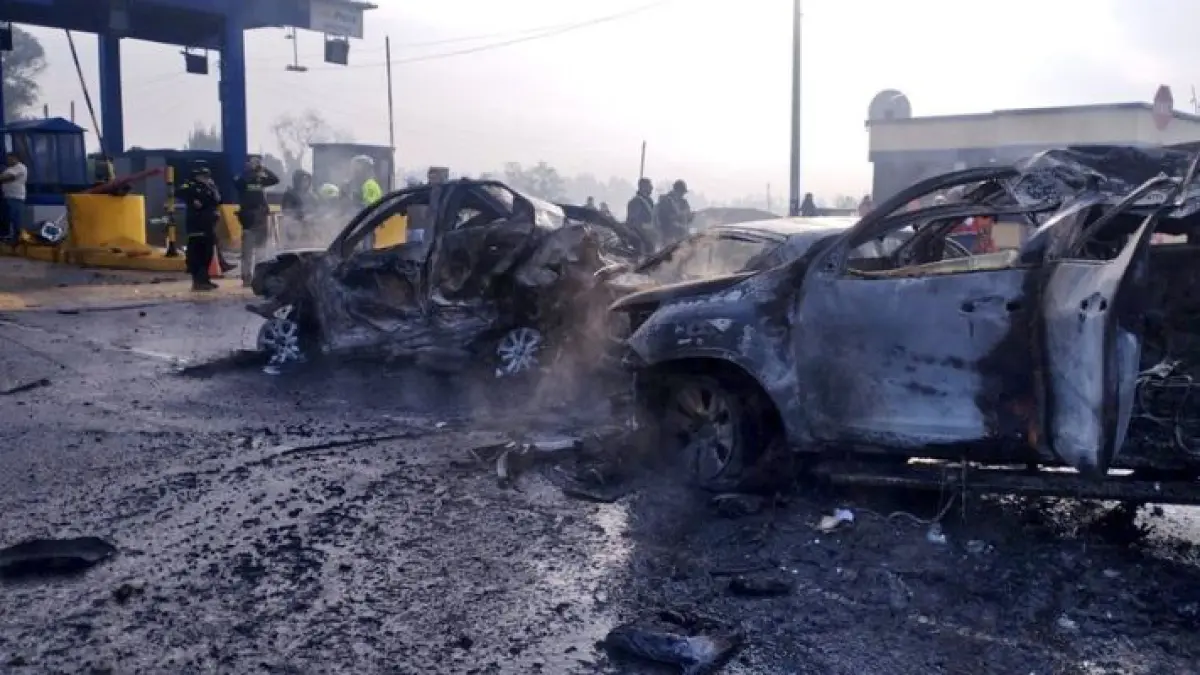 Estos son los tres accidentes marcan inicio de Semana Santa y dejan muertos, heridos y cierres viales

Un choque múltiple en Cundinamarca dejó 5 muertos, mientras otros siniestros en Boyacá y La Vega reportan heridos.

Detalles ⬇️