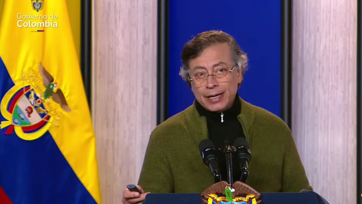 Atención: @petrogustavo  dice que alza de tasas del Banco de la República llevará a la 'muerte' la producción de vivienda nueva

El jefe de Estado volvió a cricitar la decisión del Emisor de aumentar en 100 puntos básicos la tasa de interés.

Detalles⬇️